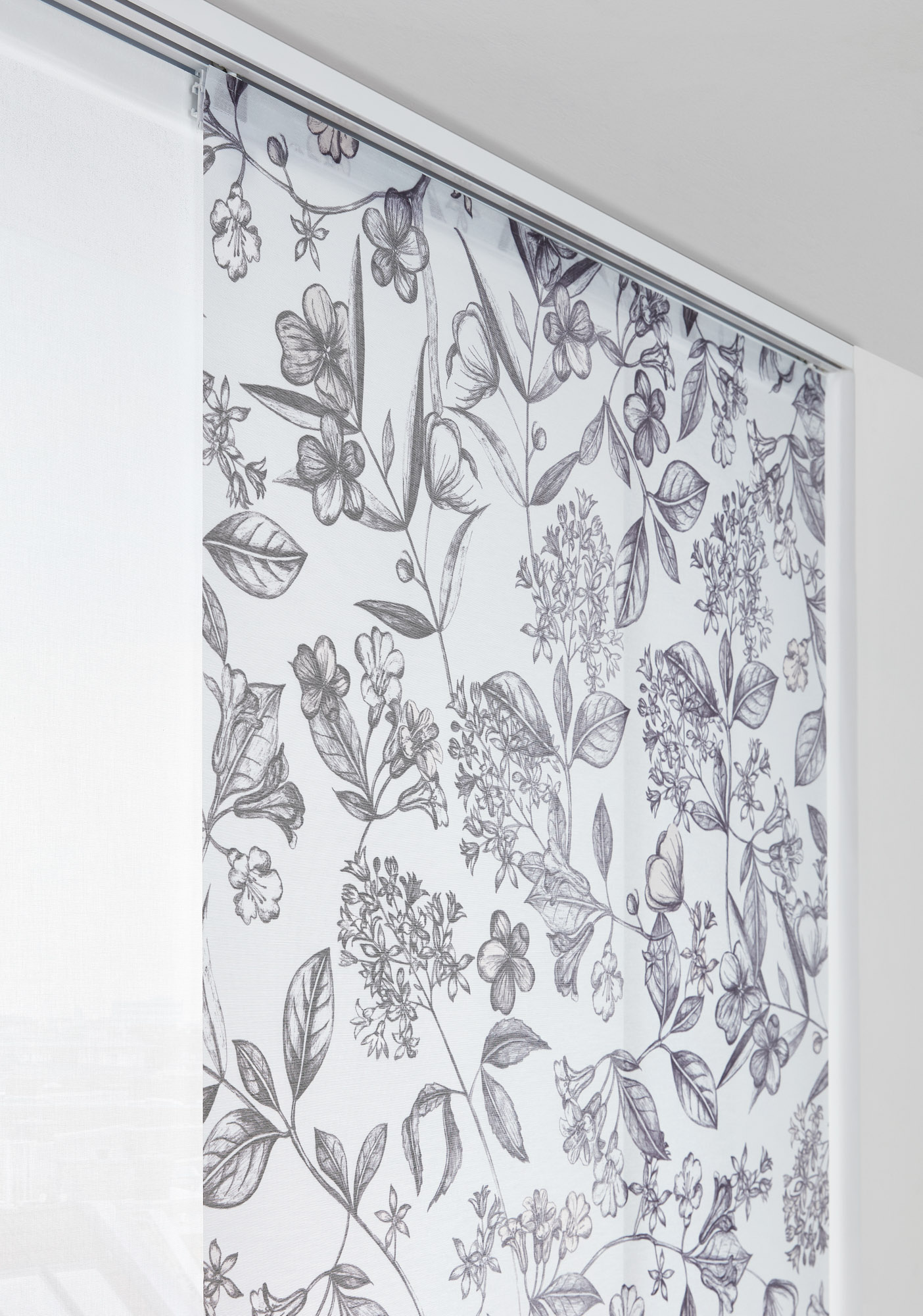 Moderne Flächenvorhang-Optik im Wohnzimmer