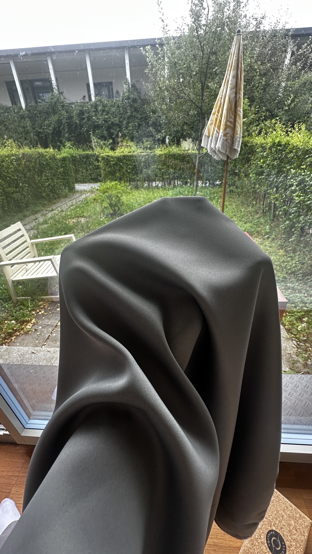Verdunkelungsvorhang Dark Shield in Grau — Nahaufnahme