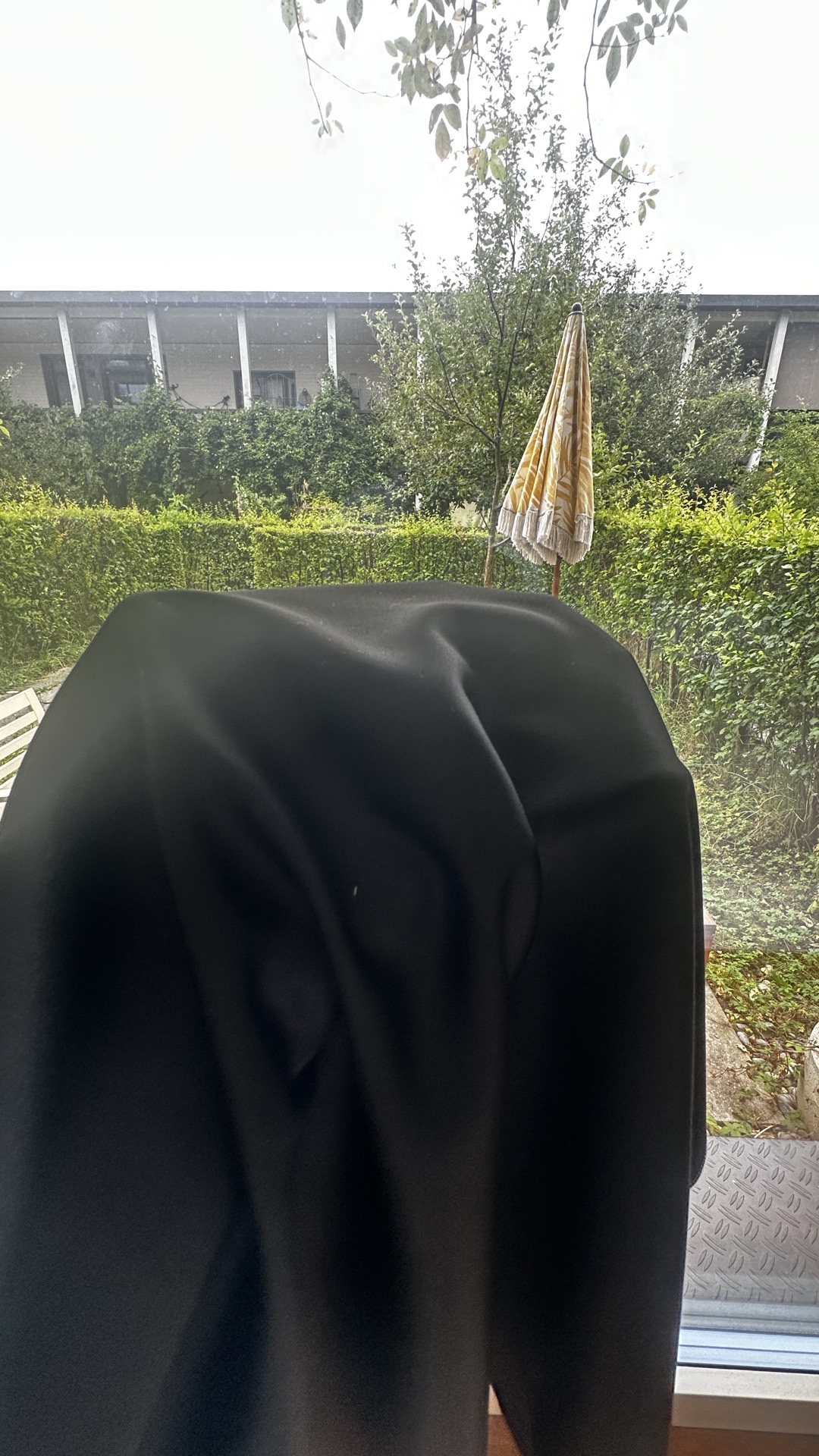 Dark Shield Grau — Rückseite